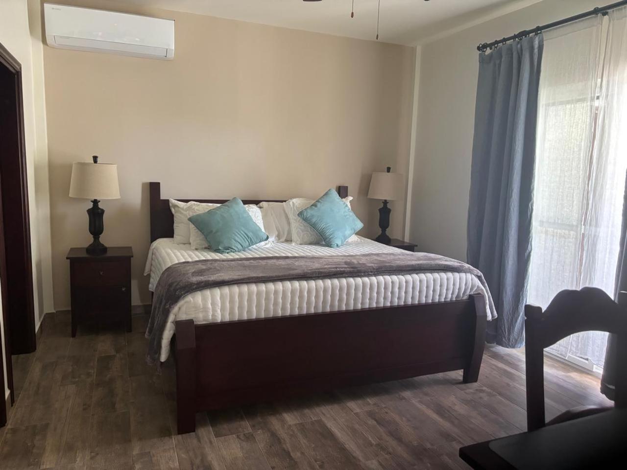 Ashton Court Belize Hotell Belize City Exteriör bild