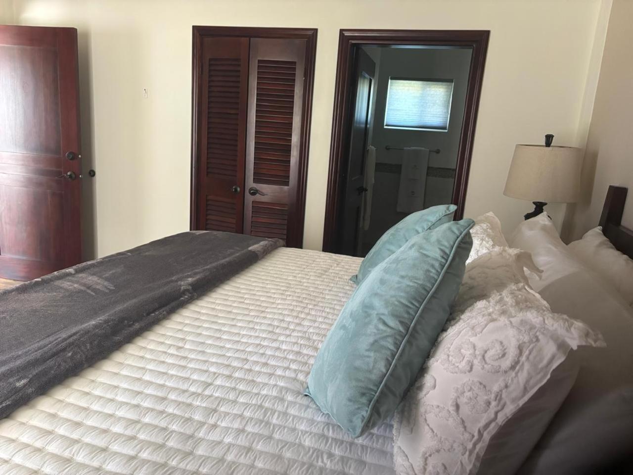 Ashton Court Belize Hotell Belize City Exteriör bild