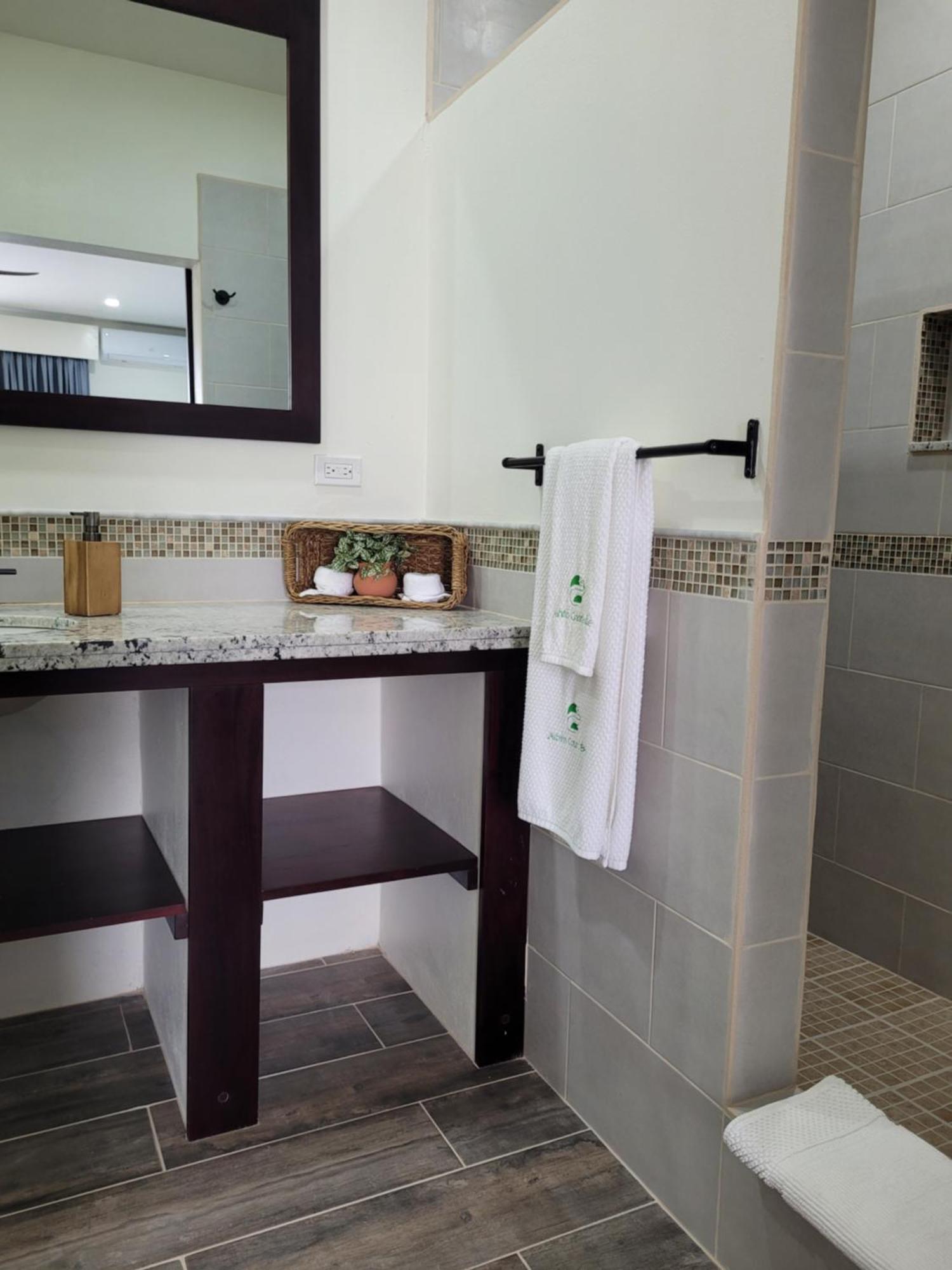 Ashton Court Belize Hotell Belize City Exteriör bild